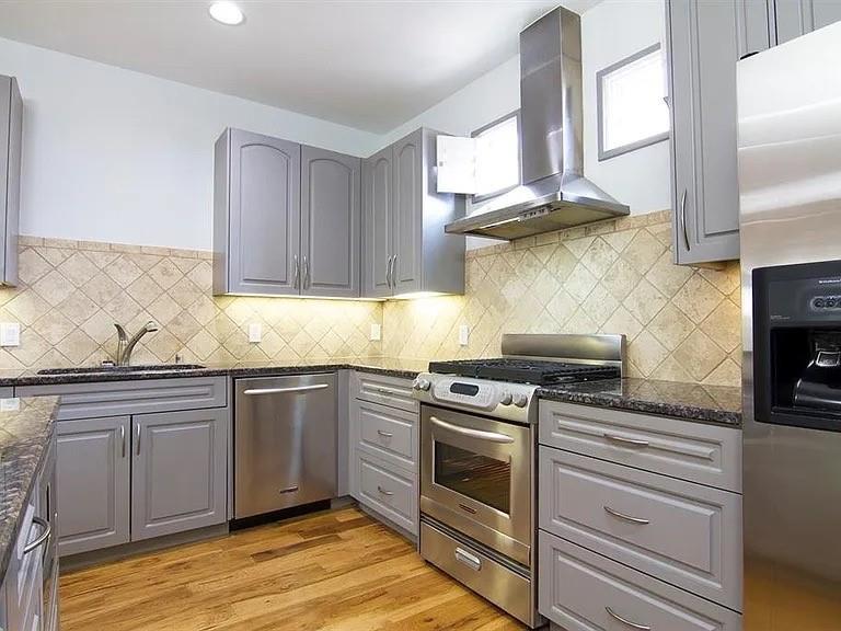 Shelby Court Oaklawn Condos - Residential