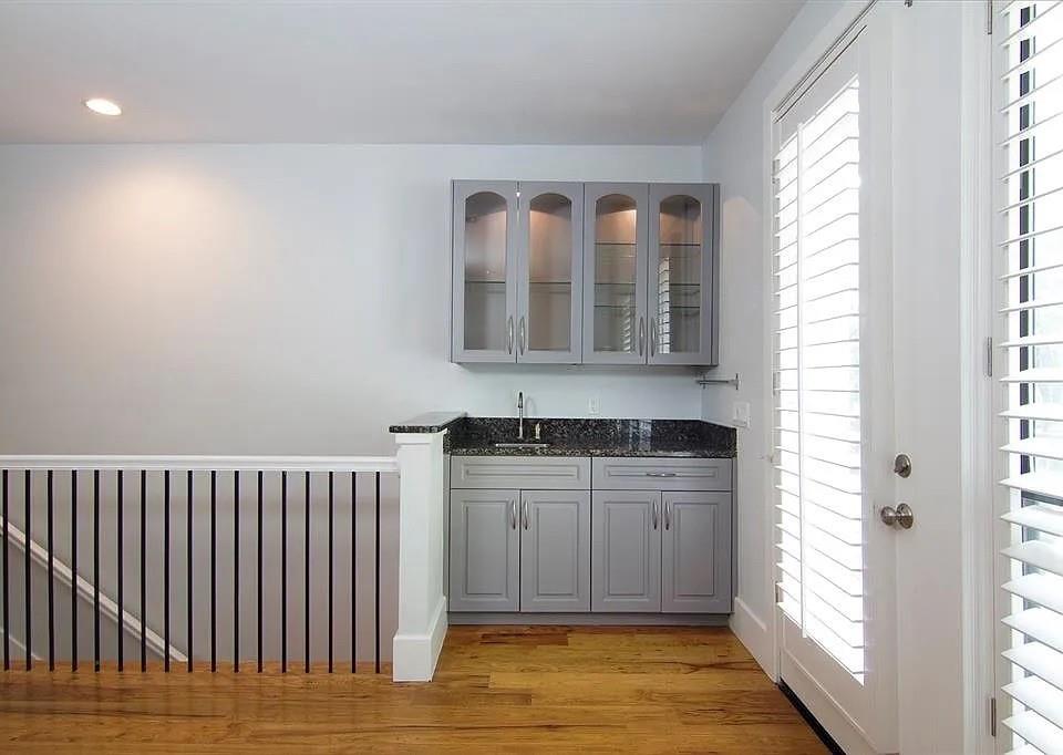 Shelby Court Oaklawn Condos - Residential