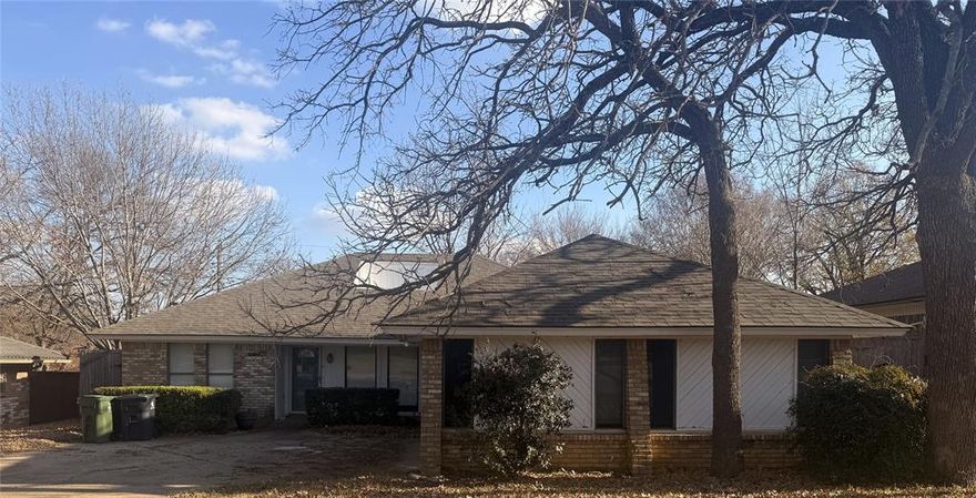 Priced to Sell! Motivated Sellers..Don’t miss your opportunity to Say Yes to the Address! 

This sprawling FOUR bedroom home sits in the highly sought after Overland Stage Estates and feeds into award winning Mary Moore Elementary. Offers low maintenance living and a layout designed for comfort. This gem is  ideal for anyone seeking space, convenience, and quick access to shopping, amenities and just a few minutes from I-20 freeway for easy commuting.  Step inside to an open, bright ans spacious living area with vaulted ceilings and natural light through out. The private atrium is great for sitting and enjoying your favorite drink, a small garden, or a peaceful retreat.  The kitchen is accessorized by granite countertops, ample prep space, and crisp white cabinetry and flows into the eat in dining area and a spacious living. The large family room features a striking floor to ceiling fireplace, creating a warm focal point for gatherings. Outside,the back deck is ideal for relaxing or entertaining with your favorite beverage in hand. Updates in the last 7 years include the roof, HVAC, water heater, and foundation repair, offering peace of mind for the next home lovers. Located in a mature, established Arlington neighborhood with easy access to schools, parks, shopping, and major highways. The garage has been converted into an oversized room but can be reverted if desired. Bring your creative touches, paint brushes and vision and make this home truly yours. Priced to sell and positioned for a quick closing. Please be advised..All pricing and concessions may be subject to lender approval. 
Seller has received Multiple Offers.  Please submit your Best & Final offer by Monday Fe. 16 @ 5pm