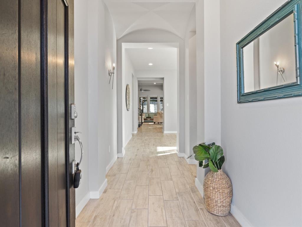 883 Alfred Court