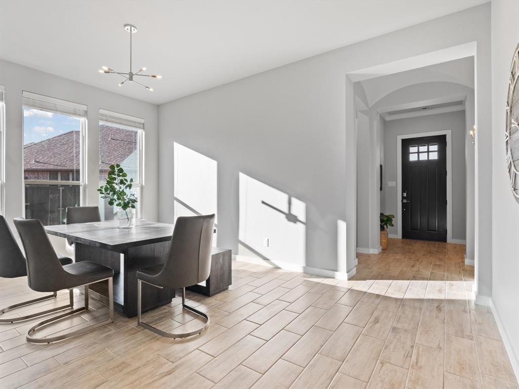 883 Alfred Court