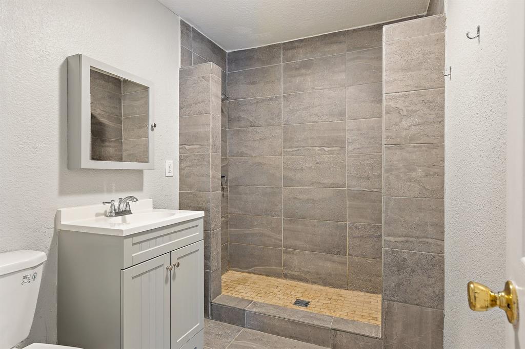 Joe A 02 Irvin - Residential