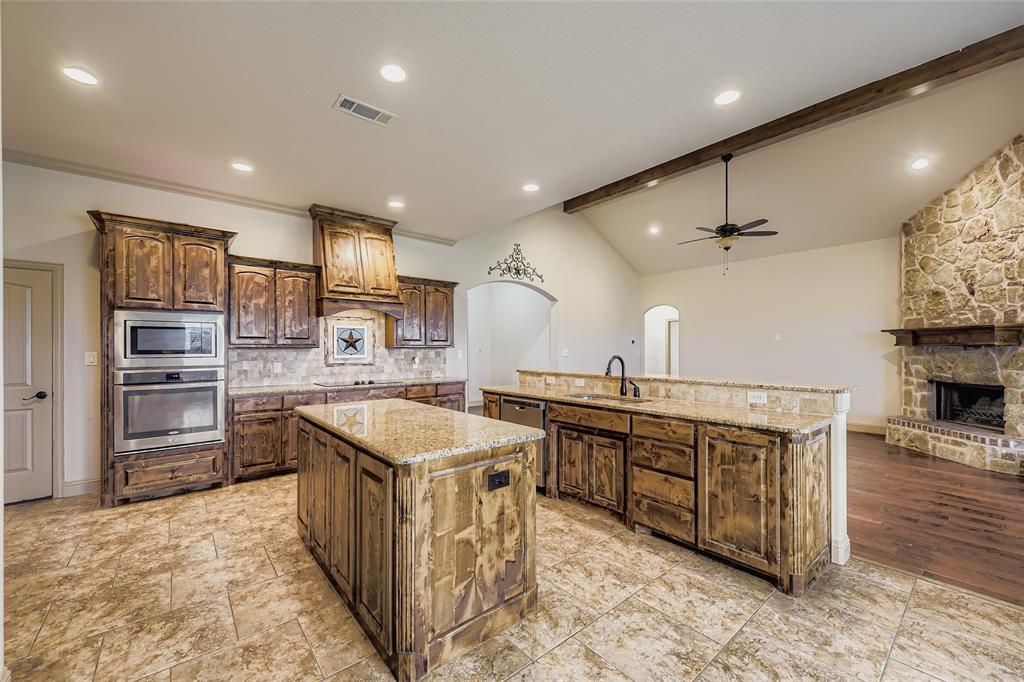 117 Deer Grove Trl, Azle, TX, 76020
