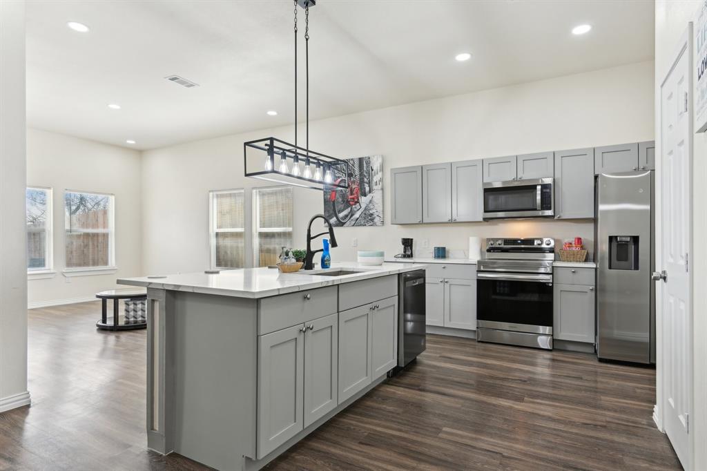 744 E bluebonnet Drive
