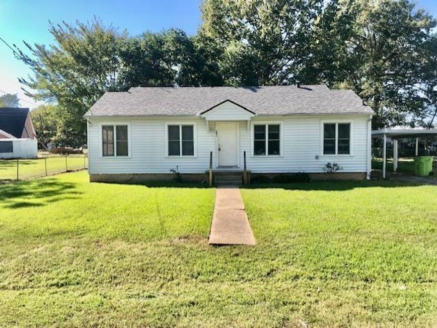 AVAILABLE NOW! MOVE IN SPECIAL - $500 OFF FIRST FULL MONTH'S RENT! Super cute 2 bedroom, 1 bathroom home available in Benton, LA. Third room could be used as office or workout space. New flooring, blinds, and lighting as well as fresh paint throughout. Cozy living room and nice dining room. Spacious kitchen with a gas range & refrigerator. Full bath with tub shower combo, new vanity and lighting. Both bedrooms are roomy with nice sized closets. The flex room has amazing windows providing tons of natural lighting. Laundry area with full size washer and dryer connections. Central air and heat. Nice backyard. One car carport as well as outside storage. Benton Schools! This one won't last long! Waived application fee for active-duty military. Pets subject to approval with $300 nonrefundable fee up front, and $200 each additional pet. NO AGGRESSIVE BREEDS. Tenant must carry renters insurance. Tenant is responsible for any minor maintenance needed on property. Tenant is responsible for all utilities. NO SMOKING ALLOWED. Tenant must abide by all city ordinances and community restrictions if applicable.