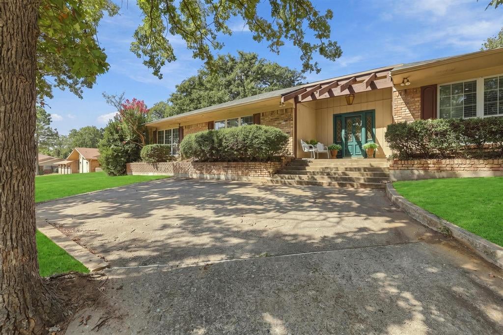 609 Ambassador Street