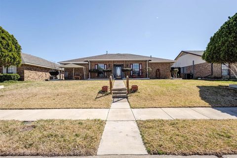 Property photo of 1718 Brighton Drive, Carrollton, TX 75007