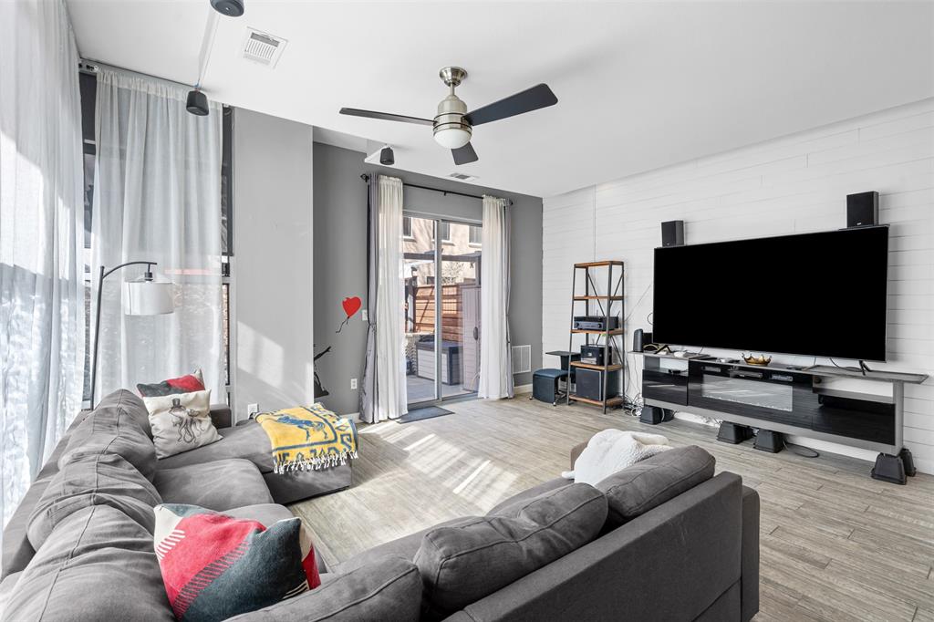 2604 Museum Way 2101