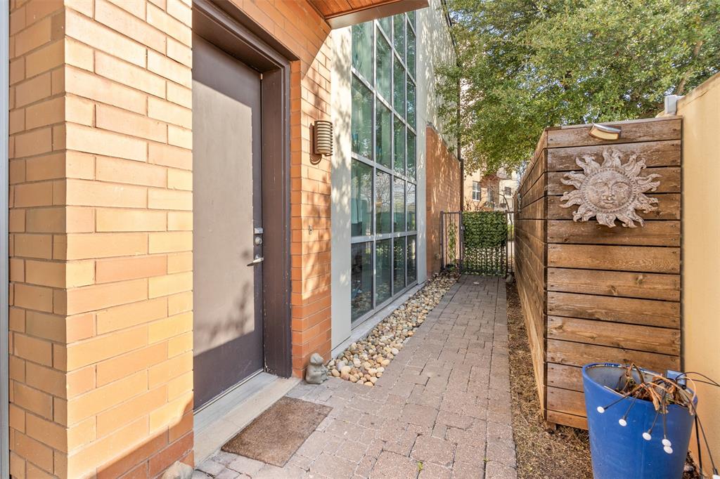 2604 Museum Way 2101