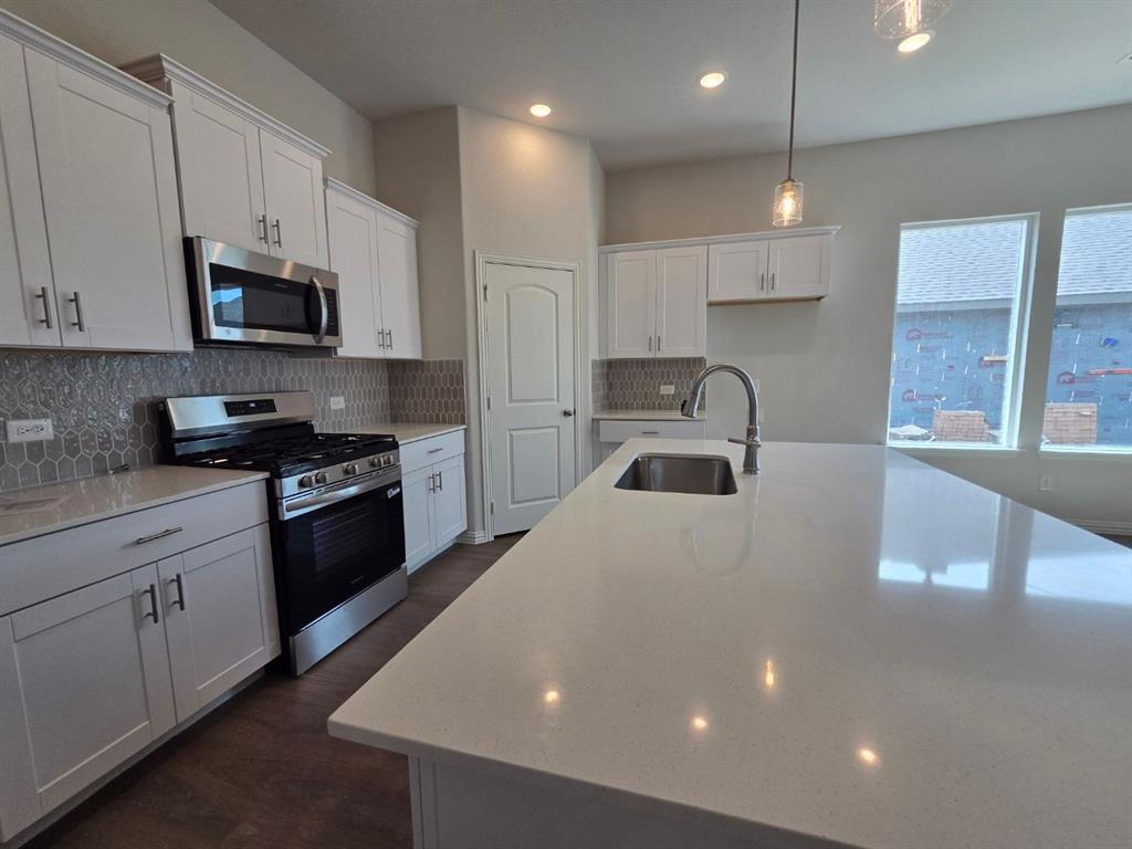 806 Silverleaf Drive