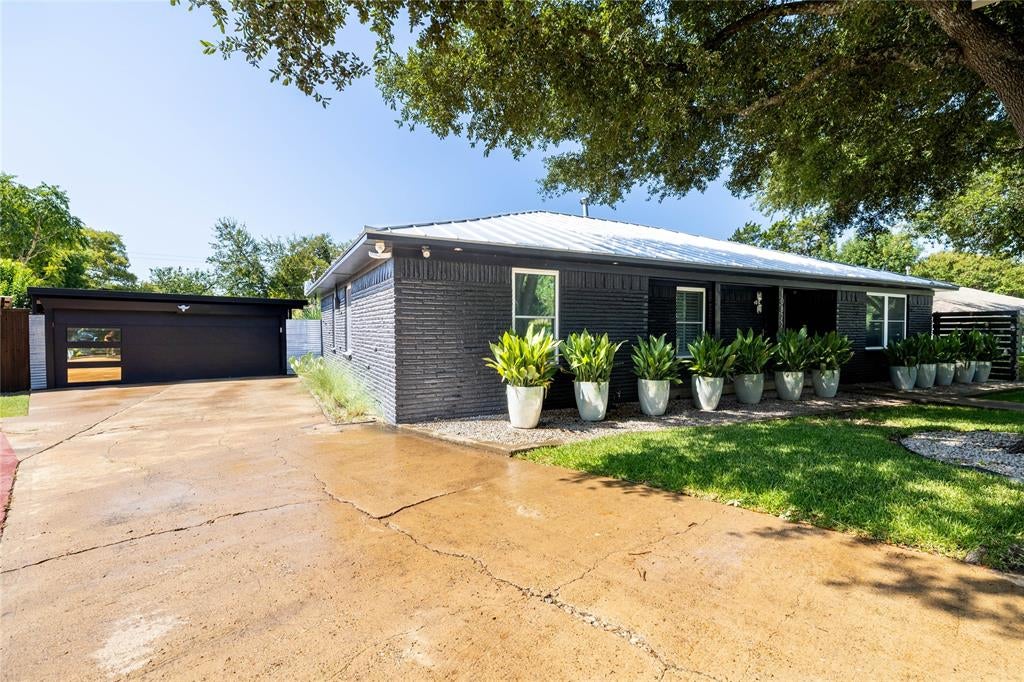10872 Caprock Circle
