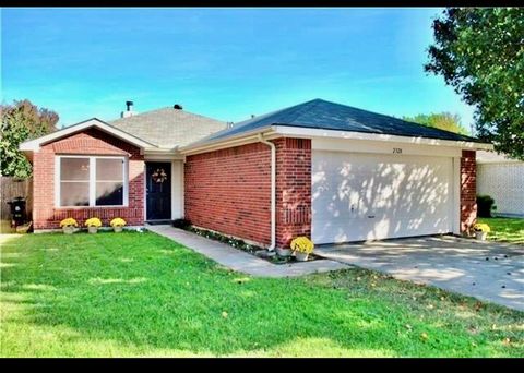 Photo of 2320 Southway, Denton, TX 76207 (MLS # 21093885)
