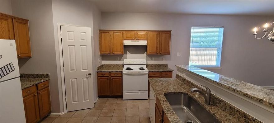 Wonderful one story home in a great family friendly neighborhood with brand new paint and granite counter tops.
House has no carpet, only hard wood floors and ceramic tiles. 4 bedrooms, 2 bathrooms and 2 living areas. Close to
shopping and schools. Walking and biking trails in the neighborhood.