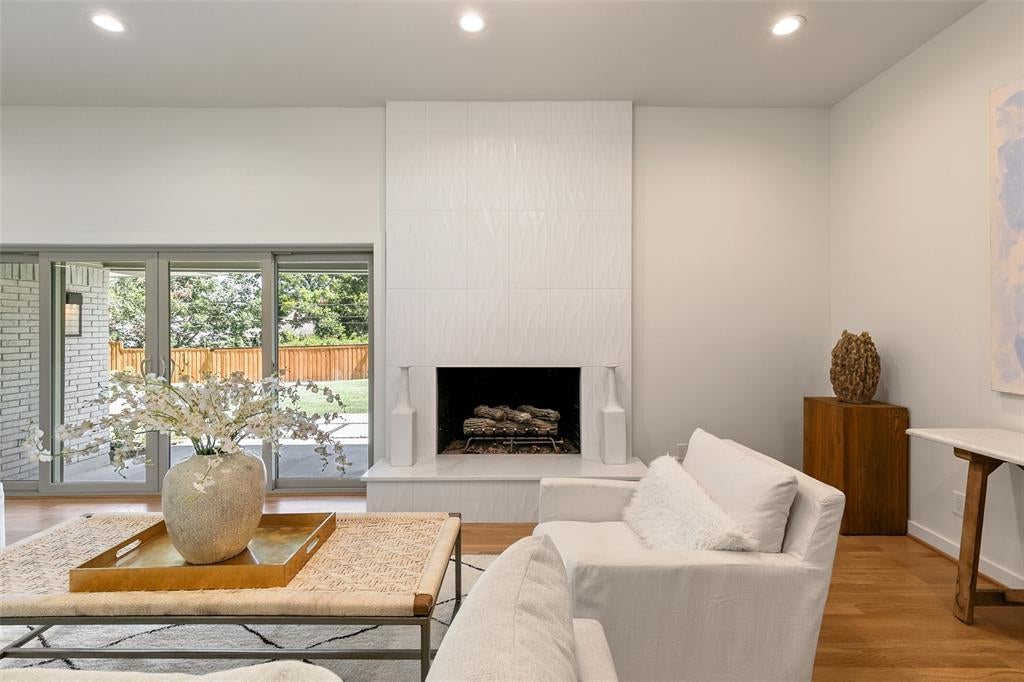 7431 Larchview