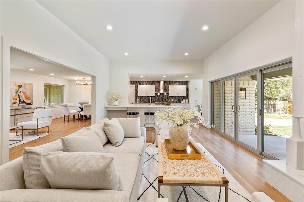 7431 Larchview