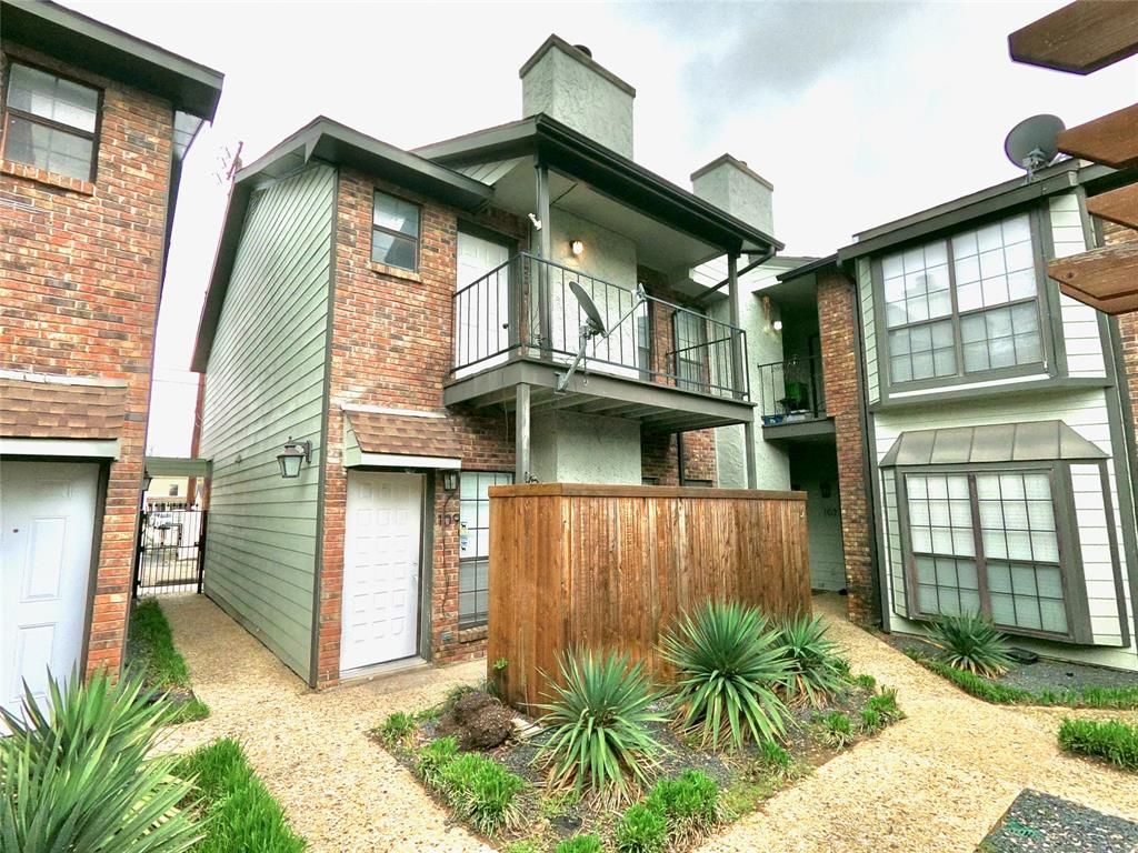 Photo of 3904 Rawlins Street #109, Dallas, TX 75219 (MLS # 21208335)