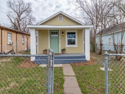 Photo of 923 S First Street, Sherman, TX 75090 (MLS # 21195260)