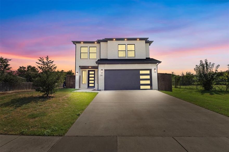 ** Seller’s preferred lender is offering a 2% credit (based on the loan amount) to qualified buyers toward rate buydown or closing costs if this lender is used for financing. ** Built in 2019 and freshly repainted, this corner-lot home in West Dallas offers a bright, modern layout designed for flexible living. The main level includes a spacious living area and a sleek kitchen with quartz countertops, an oversized island, stainless steel appliances, and high-gloss tile flooring. The primary suite is conveniently located downstairs for added privacy. Upstairs, four additional bedrooms and a large shared bath provide room for guests, work-from-home needs, or multi-generational living. With no immediate back neighbors and open green space next to the property, the home offers a sense of privacy uncommon this close to the city. Minutes from Downtown, Bishop Arts, Trinity Groves dining, the Design District, and major highways, this home combines location, livability, and long-term value. Buyer and Buyer’s Agent to verify all information.