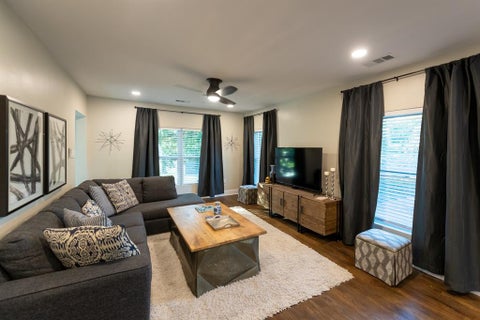 Photo of 4514 victor St, Dallas, TX 75246 (MLS # 21420133)