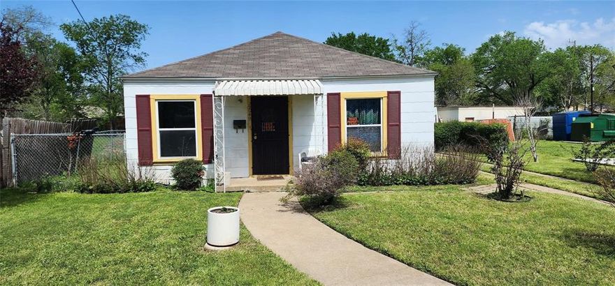 This charming 3-bedroom, 2-bathroom home nestled in an established neighborhood offers a fantastic opportunity for a makeover. With updated windows and a spacious, well-maintained yard embellished with beautiful rose bushes and crepe myrtles, this property provides a canvas for your creative HGTV-inspired transformation.  Conveniently located with an easy commute to downtown Fort Worth and close proximity to major thoroughfares.