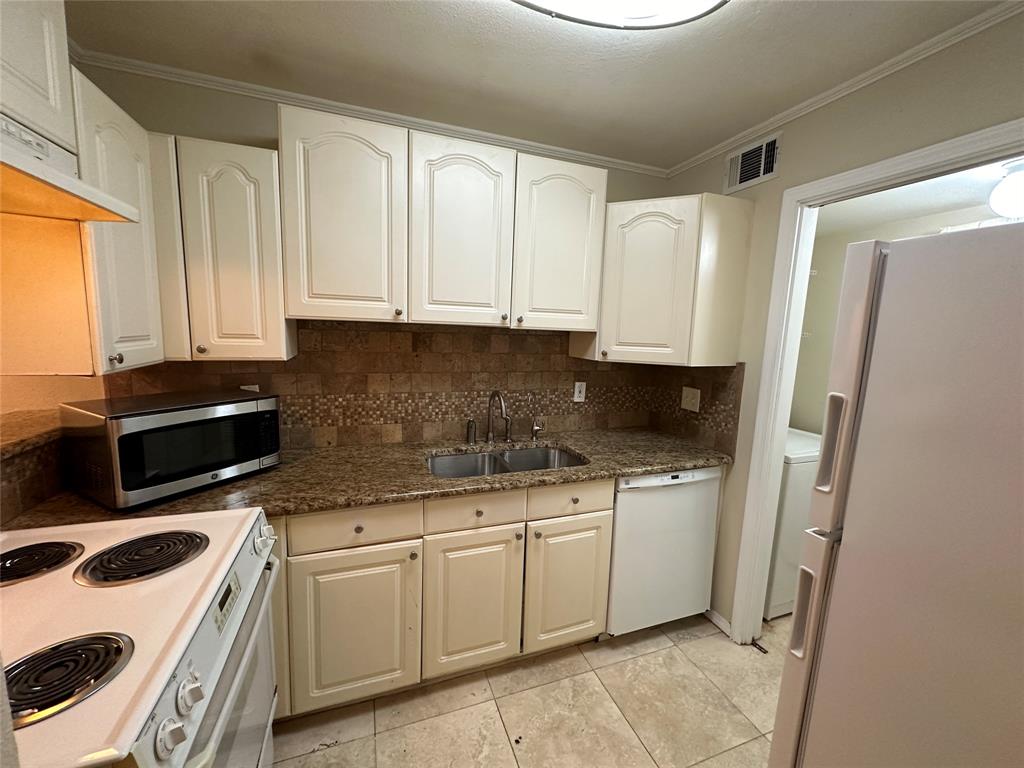 CIMARRON COURT CONDOMINIUMS - Residential Lease