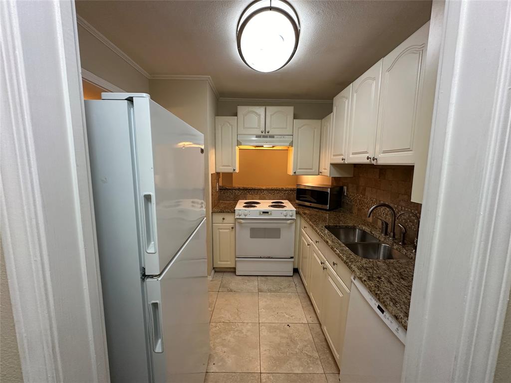 CIMARRON COURT CONDOMINIUMS - Residential Lease