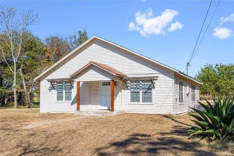 Photo of 505 E Walcott Avenue, Comanche, TX 76442 (MLS # 21091923)