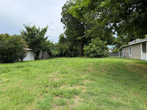 Photo of 715 W Bond Street, Denison, TX 75020 (MLS # 21308143)