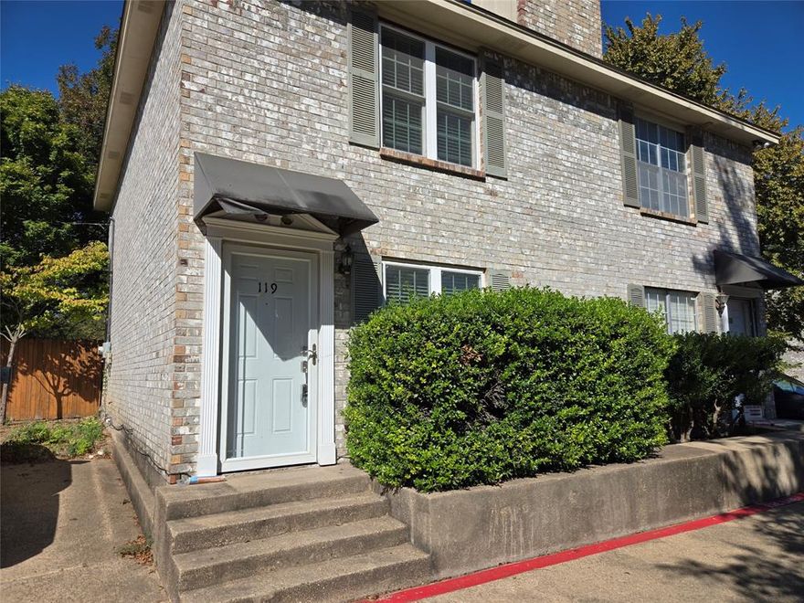 2 Bed 1 and a Half Bath Townhome in Duncanville ISD. Large Bedrooms with Lots of Closet Space. The Kitchen comes with Newer Appliances and Granite Countertops. Spacious Living Room with a Gorgeous Fireplace. Fenced-in Backyard with a Large Wooden Deck. Don't miss out on this Beauty! No Smoking, No Section 8, Breed Restrictions on Pets.