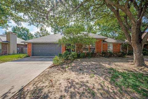 Photo of 2604 Oak Park Drive, Denton, TX 76209 (MLS # 21420333)