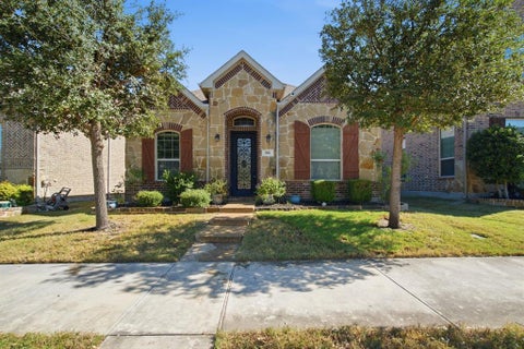Photo of 510 Garden Avenue, Euless, TX 76039 (MLS # 21420057)