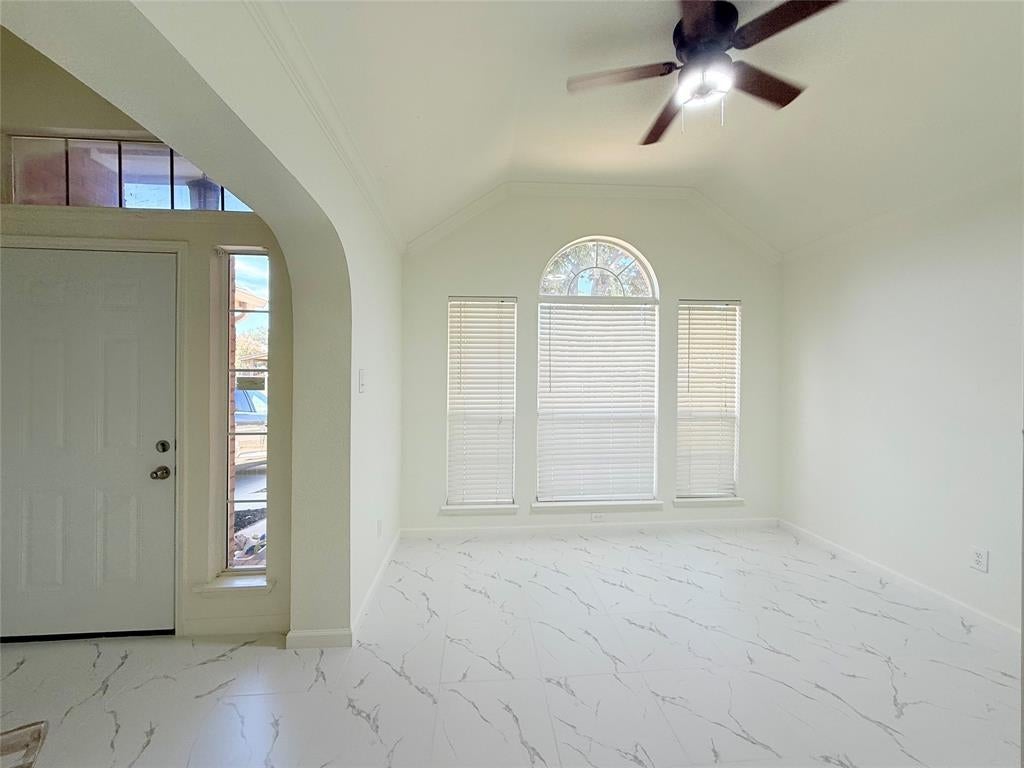7960 Salmon Run Way