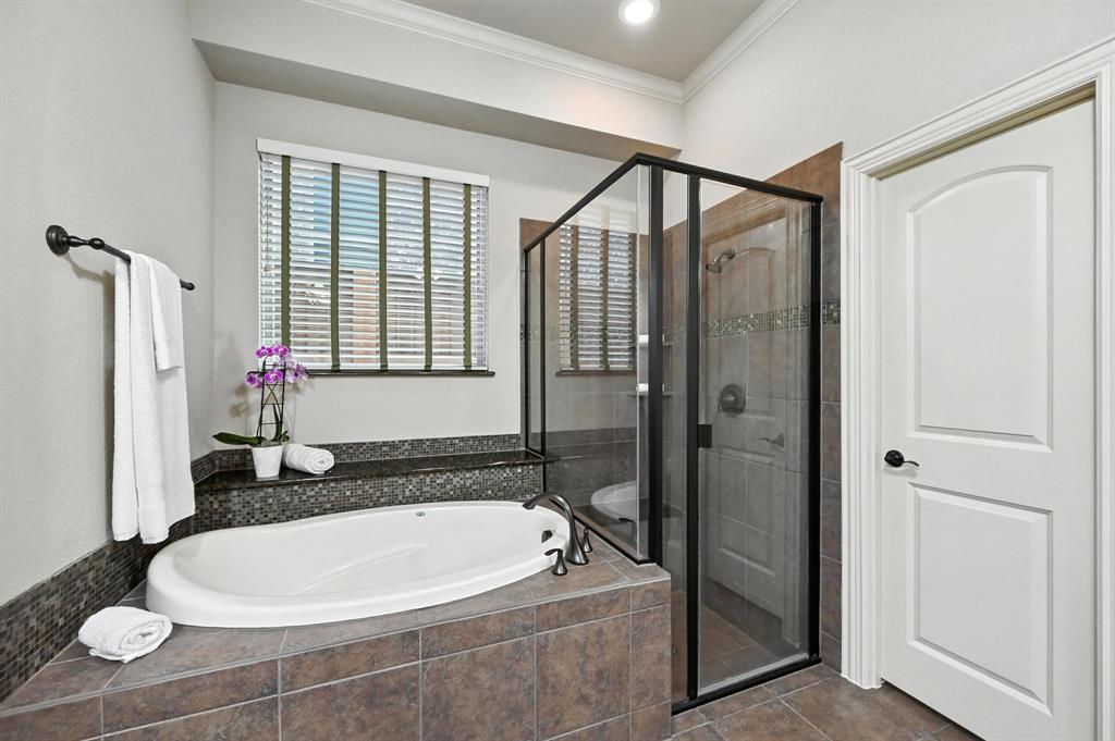 Highland Village, Texas 75077, United States, 4 Bedrooms Bedrooms, ,5 BathroomsBathrooms,Residential,Pending,203989