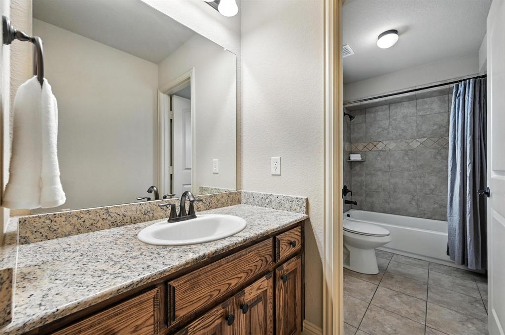 Highland Village, Texas 75077, United States, 4 Bedrooms Bedrooms, ,5 BathroomsBathrooms,Residential,Pending,203989