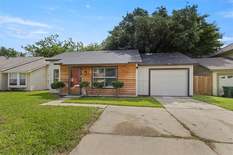 Photo of 5523 Safari Trail, Arlington, TX 76018 (MLS # 21297933)