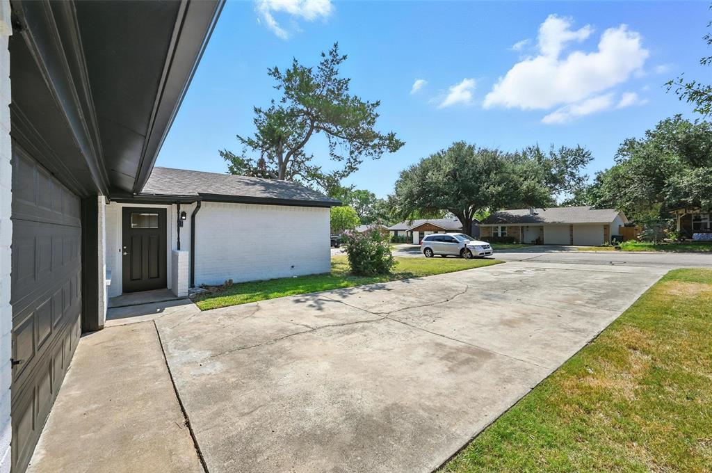 1613 White Oak Court