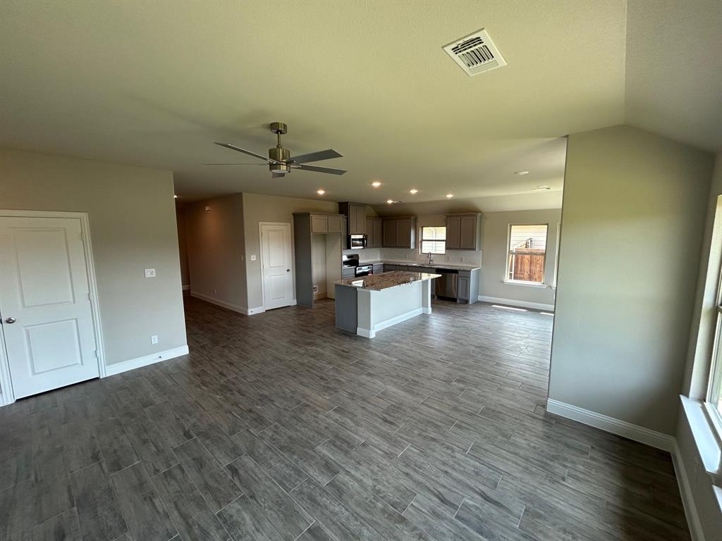Trenton, Texas 75490, United States, 3 Bedrooms Bedrooms, ,2 BathroomsBathrooms,Residential,Active,21125