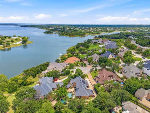 Property photo of 3091 Whispering Oaks Drive, Highland Village, TX 75077
