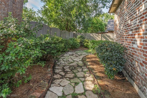 Tiny photo for 110 Esplanade Court, Bossier City, LA 71111 (MLS # 21396576)