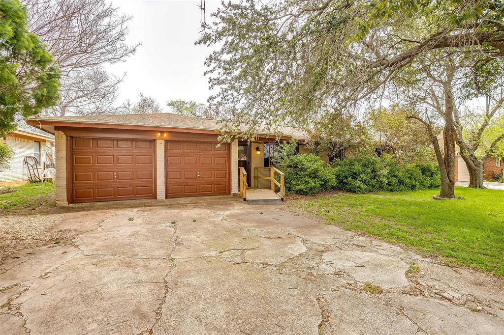 Photo 1 of 34 of 1221 Lynnwood Drive house