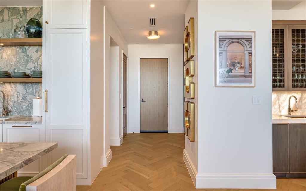 2408 Victory Park Lane 1442