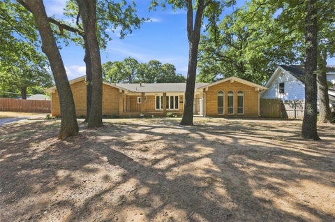 Photo of 7544 Monterrey Drive, Fort Worth, TX 76112 (MLS # 21383983)