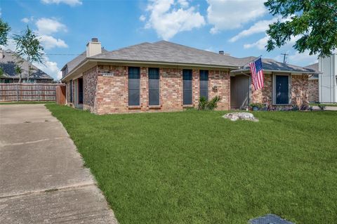 Photo of 6913 Sierra Drive, North Richland Hills, TX 76180 (MLS # 21316472)