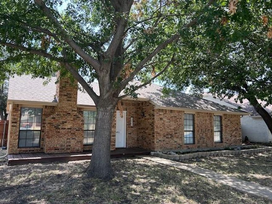 Beautiful property in great area, close to good schools (Lewisville ISD)! Vaulted ceiling in living room with wood-burning fireplace, light-filled kitchen with island, granite countertops and stainless steel appliances. Primary bedroom has vaulted ceiling, wood floors, en-suite bath with double vanity and large walk-in shower! Nice updates in bathrooms! Private backyard and rear entry garage. Conveniently located in great area of The Colony close to 121 and the shopping, restaurants & retail of Grandscape & Shops of Legacy! Move-in ready!