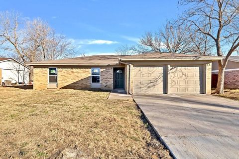 Photo of 111 Lorie Street, Alvarado, TX 76009 (MLS # 21173341)