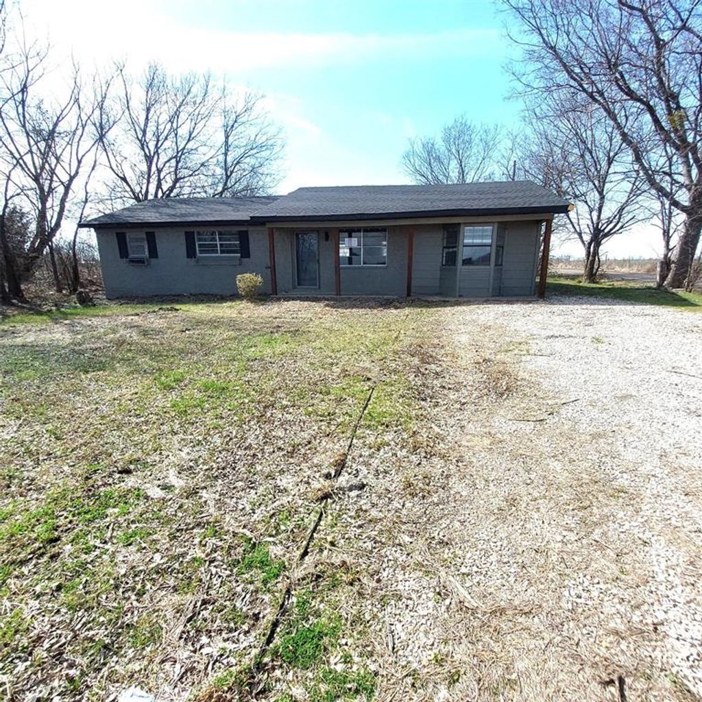 Photo of 2084 County Road 4308, Greenville, TX 75401 (MLS # 21193347)