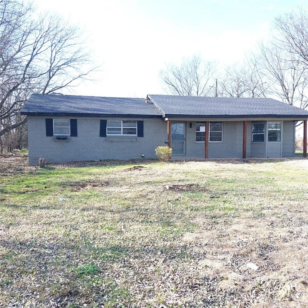 Photo of 2084 County Road 4308, Greenville, TX 75401 (MLS # 21193347)