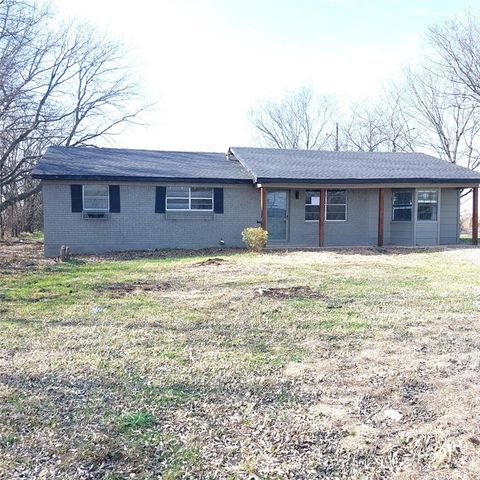 Photo of 2084 County Road 4308, Greenville, TX 75401 (MLS # 21193347)