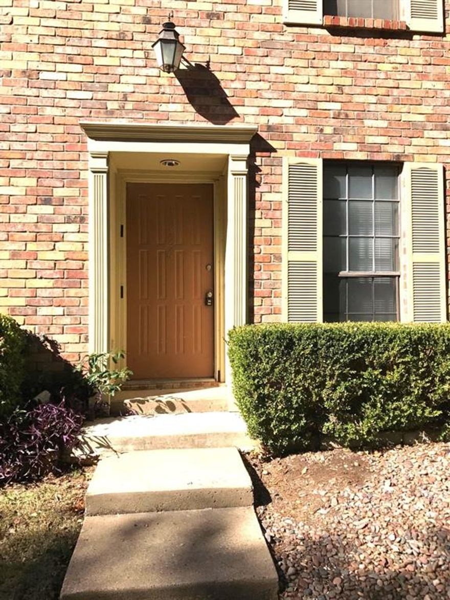 Cozy townhome in SW Fort Worth. This condo is a small community with well kept homes and nicely landscaped, Entry is one way in and one way out which makes a circle. Close to schools, shopping, restaurants and bus line. Condo has oversized back patio for entertaining. Make ready in progress.