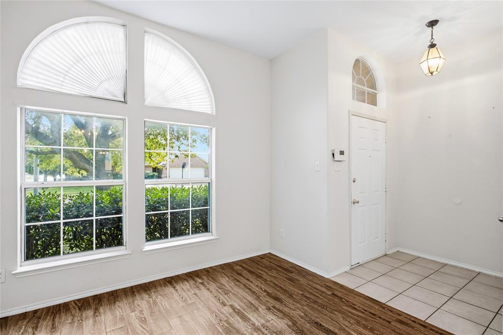 8377 Edgepoint Trail